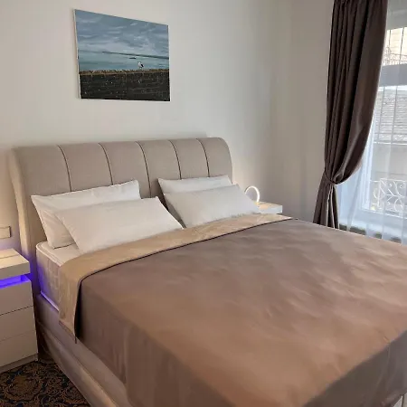 Art House One Отель