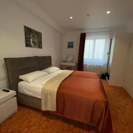 Отель Art House One Баден-Баден